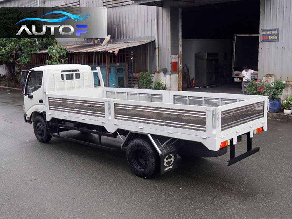 Xe tải Hino XZU352L (3.5t - dài 5.6m) thùng lửng